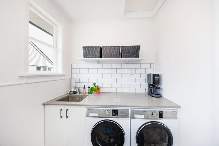 Photo of property in 32 Leicester Street, Terrace End, Palmerston North, 4410