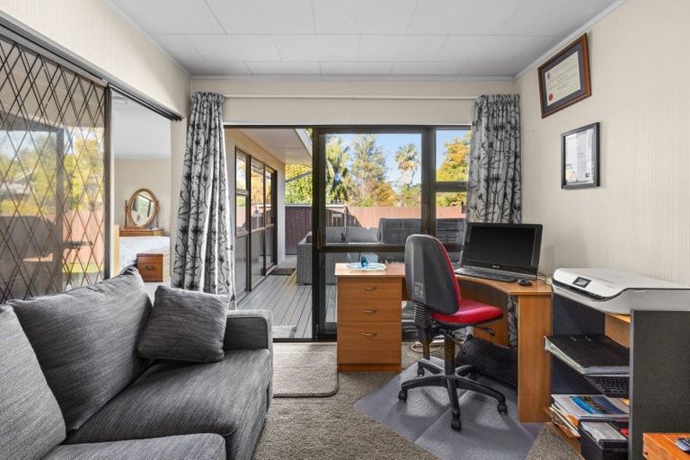 Photo of property in 6 Matthews Place, Taradale, Napier, 4112