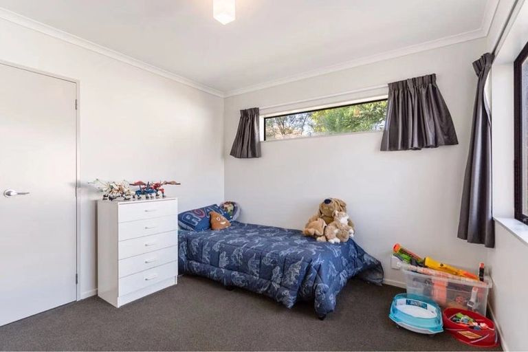 Photo of property in 68 Claverdon Drive, Massey, Auckland, 0614