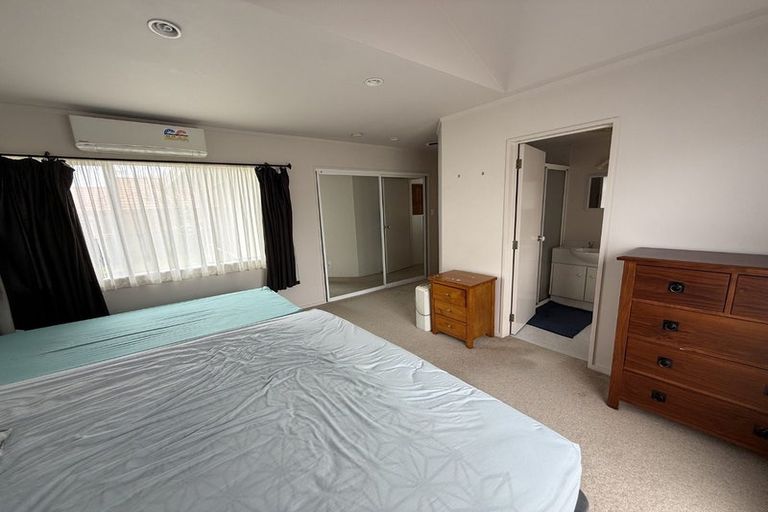 Photo of property in 1a Picasso Drive, West Harbour, Auckland, 0618