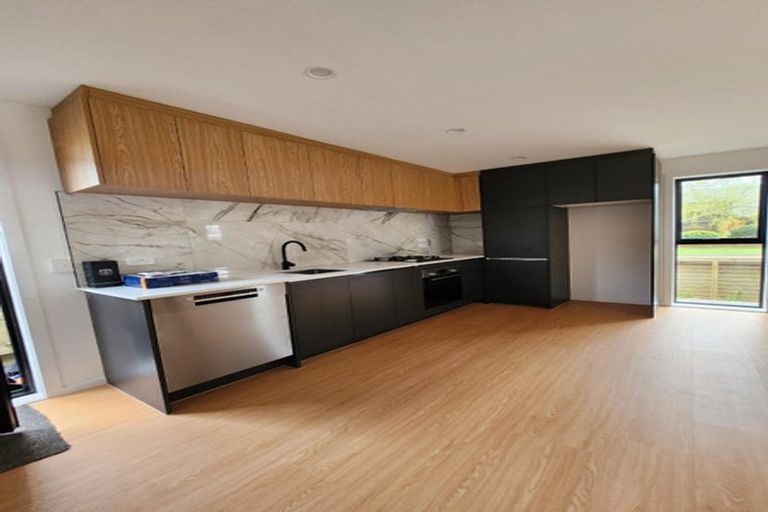 Photo of property in 1/8 Victoria Street, Ebdentown, Upper Hutt, 5018