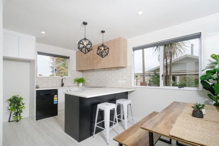 Photo of property in 2/77 Luanda Drive, Ranui, Auckland, 0612