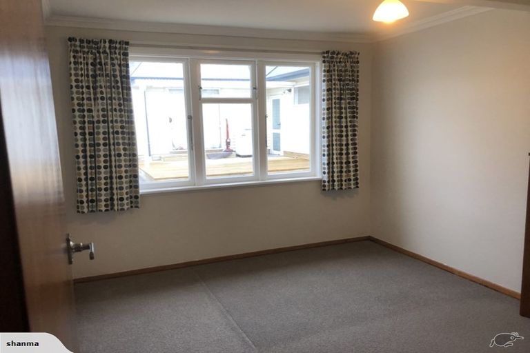 Photo of property in 54 Horokiwi Road West, Newlands, Wellington, 6037