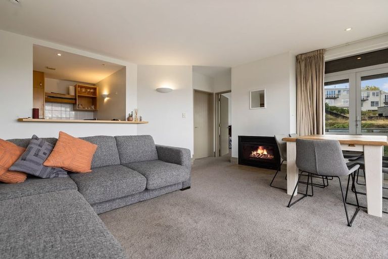 Photo of property in Rahiri Apartments, 2/23 Adelaide Street, Queenstown, 9300