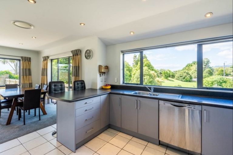 Photo of property in 7 Lambert Way, Paraparaumu, 5032