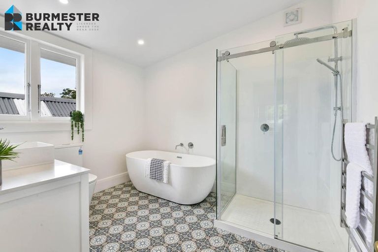 Photo of property in 5 Porter Crescent, Helensville, 0800