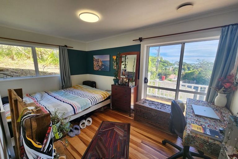 Photo of property in 92 Ruskin Road, Newlands, Wellington, 6037