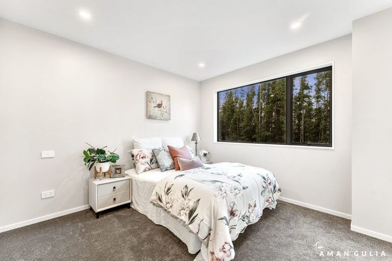 Photo of property in 3 Don Oliver Lane, Glen Eden, 0602
