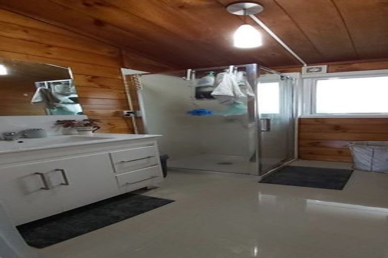 Photo of property in 1 Willowbrook Place, Titirangi, Auckland, 0604