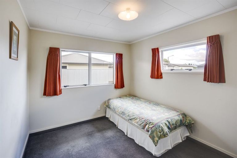 Photo of property in 2a Chester Place, Taradale, Napier, 4112