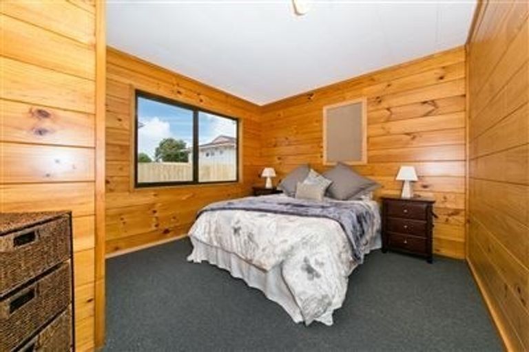 Photo of property in 36 Riverpark Crescent, Henderson, Auckland, 0610