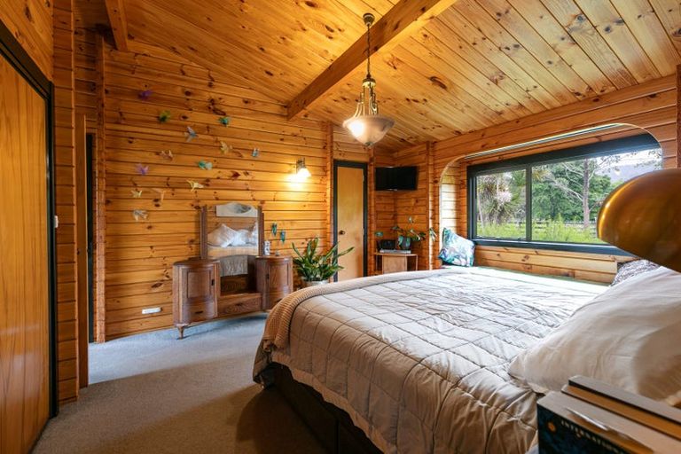 Photo of property in 19-21 Mountain Road, Henderson Valley, Auckland, 0612