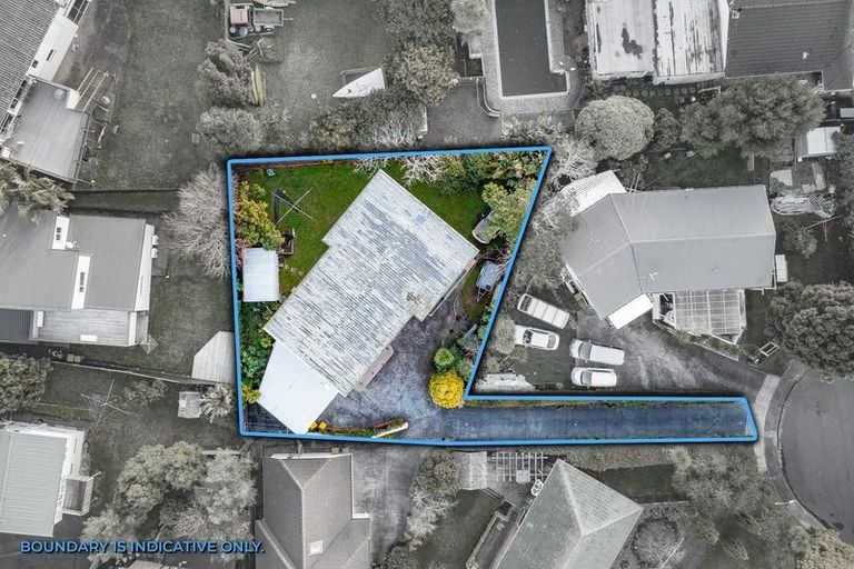 Photo of property in 6 Fayette Place, Te Atatu South, Auckland, 0610
