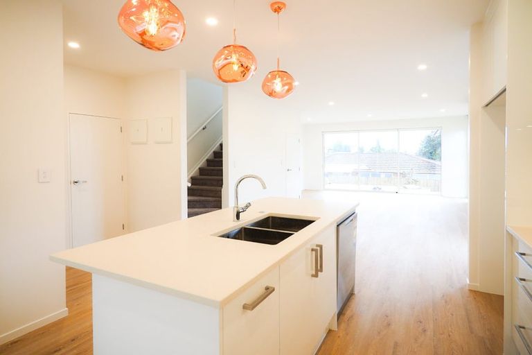 Photo of property in 6/10 Tirimoana Road, Te Atatu South, Auckland, 0602