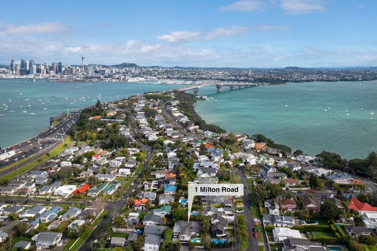 Photo of property in 1 Milton Road, Northcote Point, Auckland, 0627