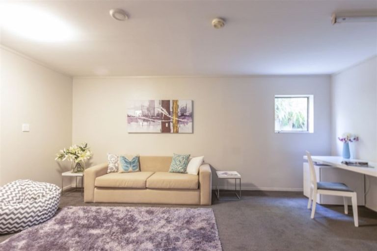 Photo of property in 96 Churton Drive, Churton Park, Wellington, 6037