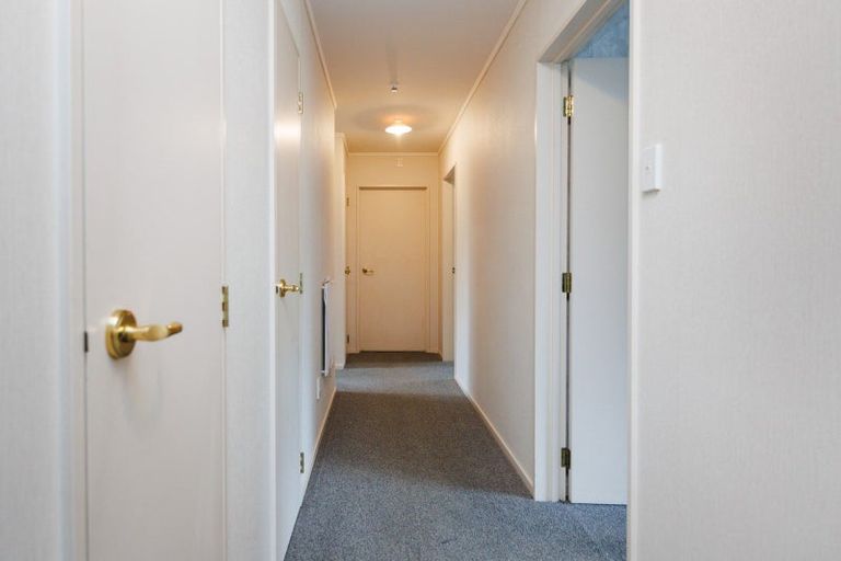 Photo of property in 27 Leander Place, Milson, Palmerston North, 4414