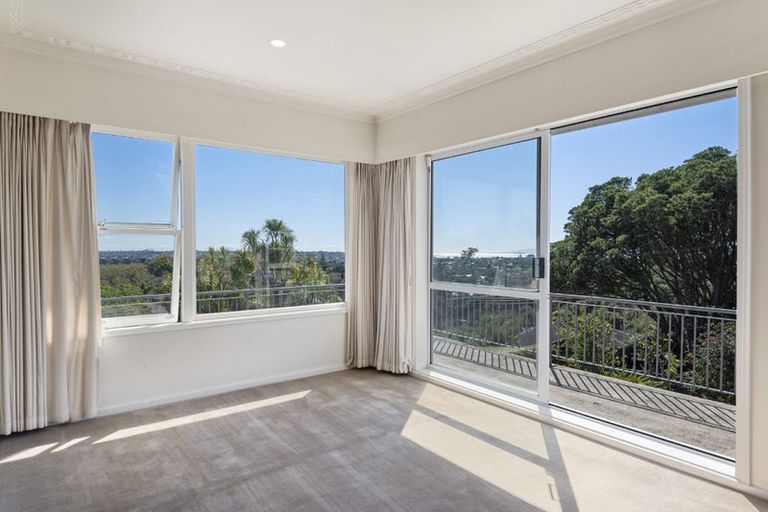 Photo of property in 24 Speedy Crescent, Hillcrest, Auckland, 0627