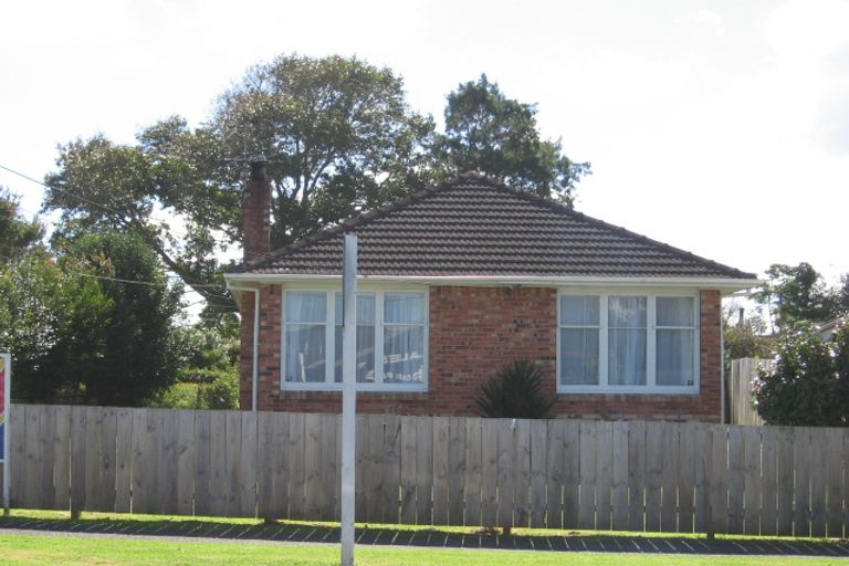 Photo of property in 24 Harbour View Road, Te Atatu Peninsula, Auckland, 0610