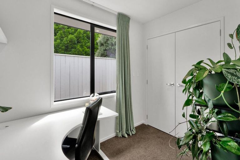 Photo of property in 1a Mount View Place, Spotswood, New Plymouth, 4310