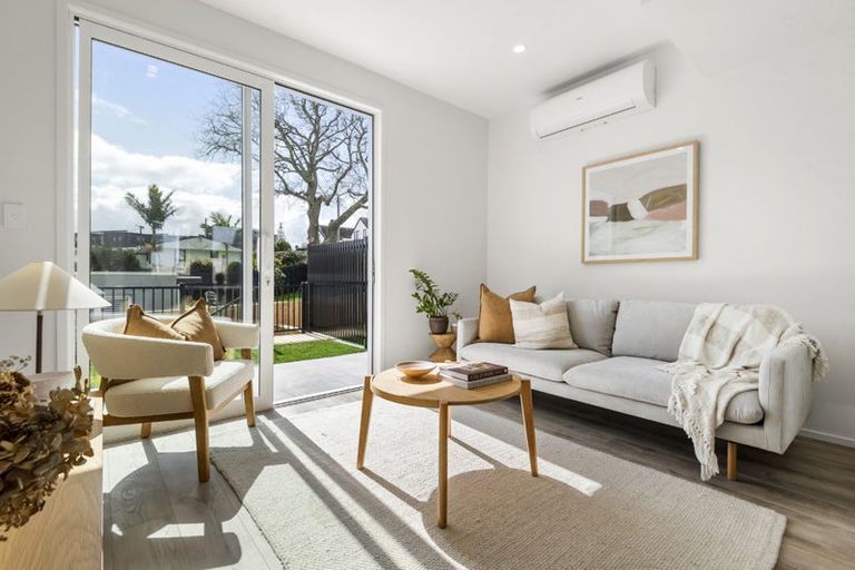 Photo of property in 7d Camrose Place, Glenfield, Auckland, 0629