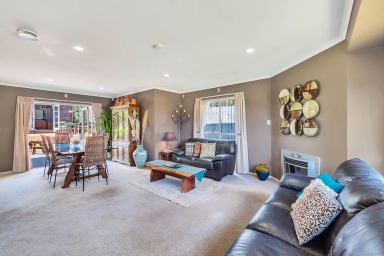 Photo of property in 6 Fairford Avenue, Henderson, Auckland, 0612