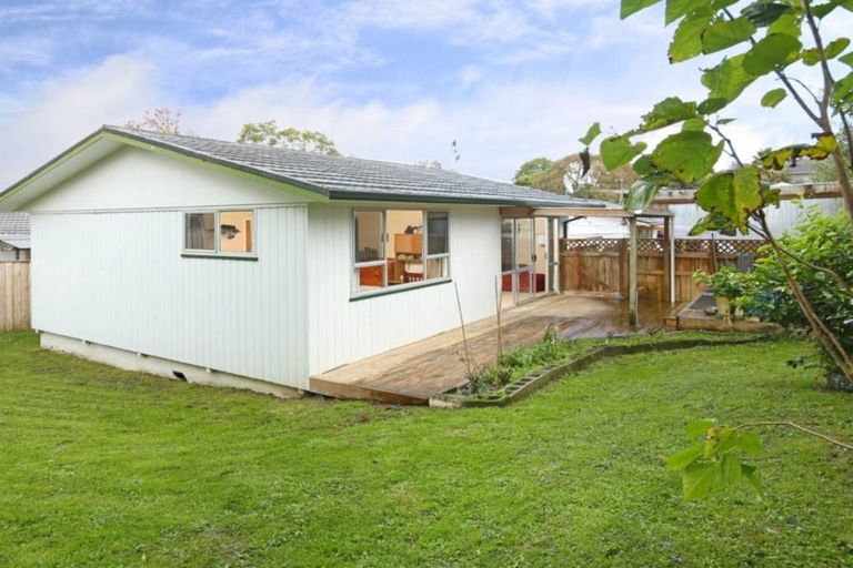 Photo of property in 2/26 Kemp Road, Massey, Auckland, 0614