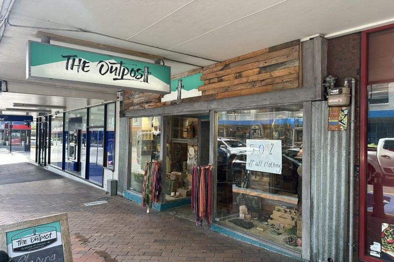Photo of property in 8/101 Hobsonville Road, West Harbour, Auckland, 0618