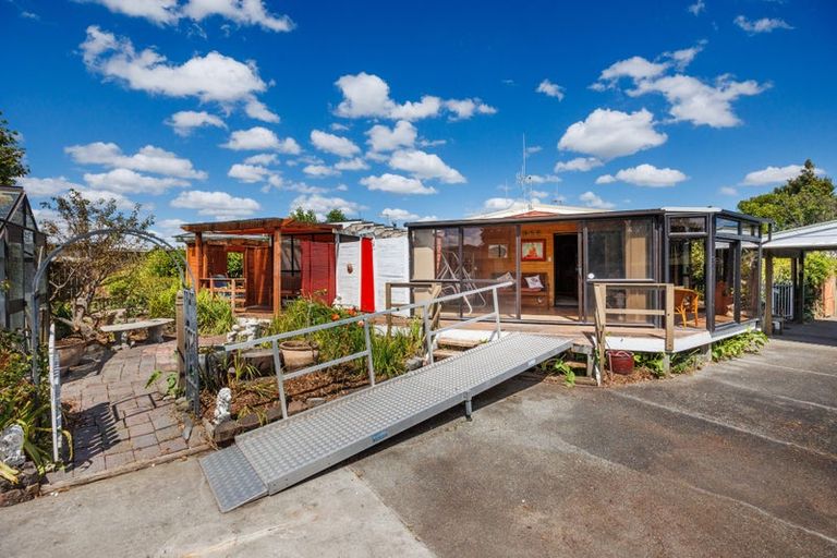 Photo of property in 1 Peter Hall Drive, Kelvin Grove, Palmerston North, 4414