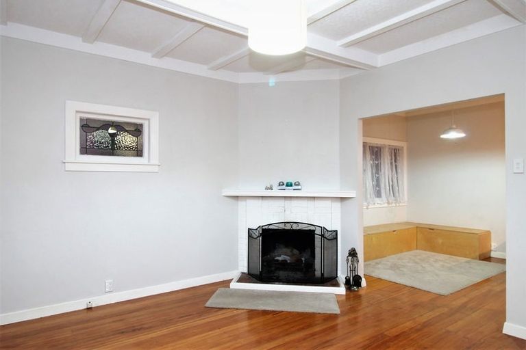 Photo of property in 4 Fruitvale Road, New Lynn, Auckland, 0600