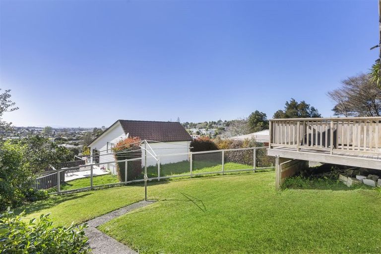 Photo of property in 2/8 Havana Place, Glenfield, Auckland, 0629