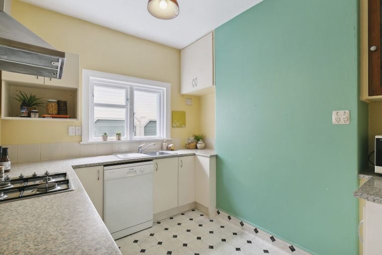 Photo of property in 56f2 Tanera Crescent, Brooklyn, Wellington, 6021