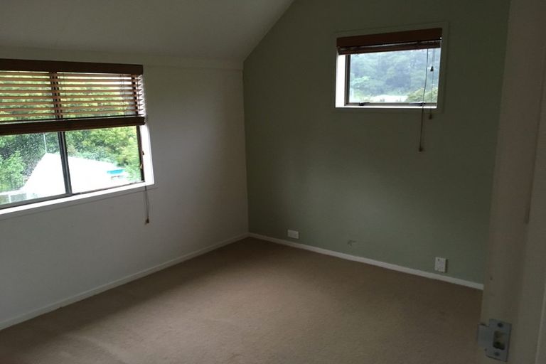 Photo of property in 2/22 Tree View Avenue, Glenfield, Auckland, 0629