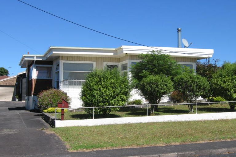 Photo of property in 9a Kokiri Street, Te Atatu South, Auckland, 0610