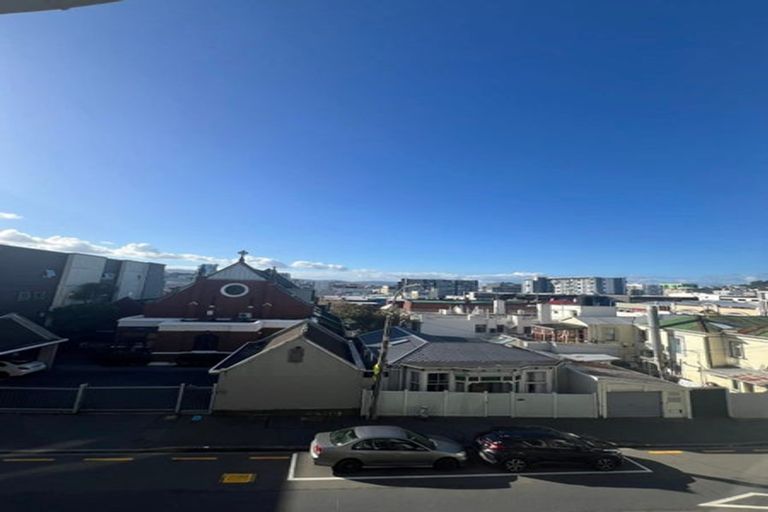 Photo of property in Qba Apartments, 2r/51 Webb Street, Mount Cook, Wellington, 6011