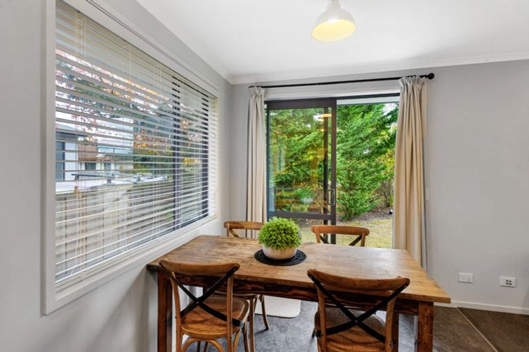Photo of property in 12 Binstead Place, Avondale, Christchurch, 8061