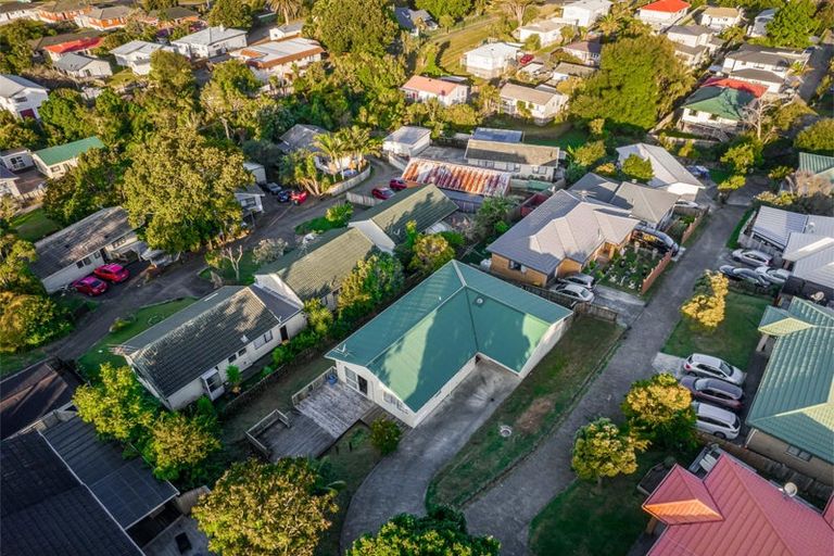 Photo of property in 16g Roick Parade, Glen Eden, Auckland, 0602