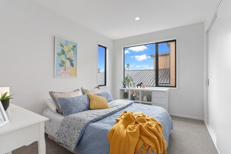 Photo of property in 1 Huljich Way, Hobsonville, Auckland, 0616