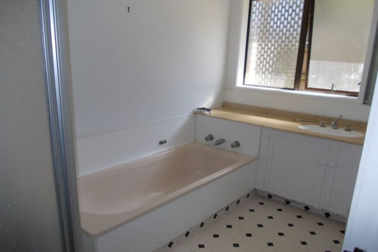 Photo of property in 58 Kurnell Drive, Botany Downs, Auckland, 2010