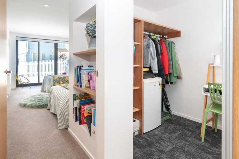 Photo of property in 26 Priscilla Crescent, Kingston, Wellington, 6021