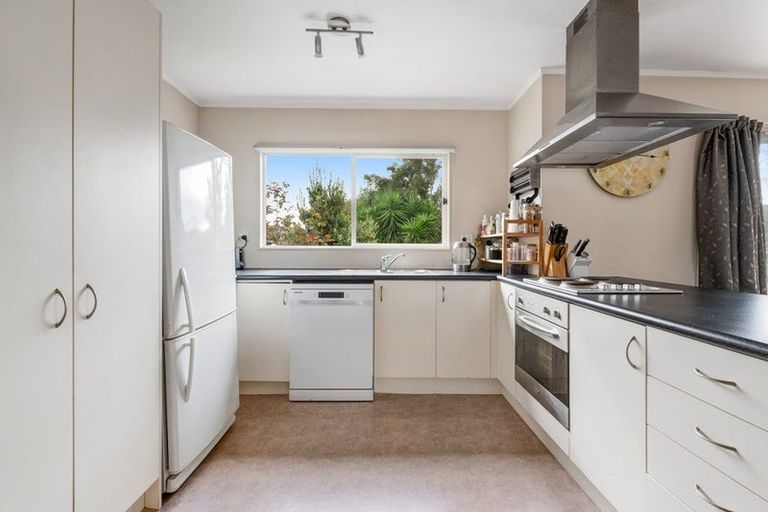 Photo of property in 34 Cabeleigh Drive, Helensville, 0800