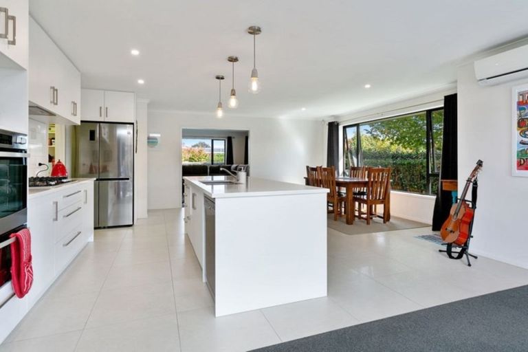 Photo of property in 28 Lilac Close, Cambridge, 3434