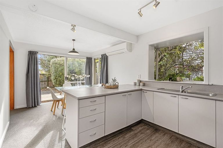 Photo of property in 387 Yaldhurst Road, Russley, Christchurch, 8042