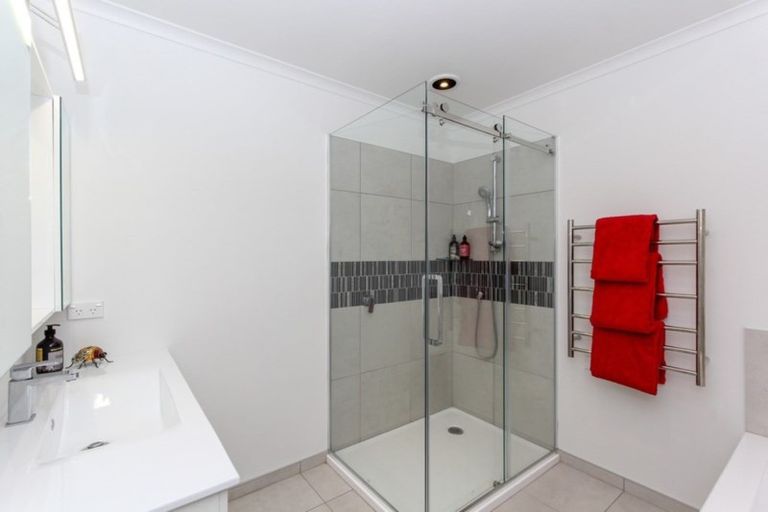 Photo of property in 16 Rewa Street, Inglewood, 4330