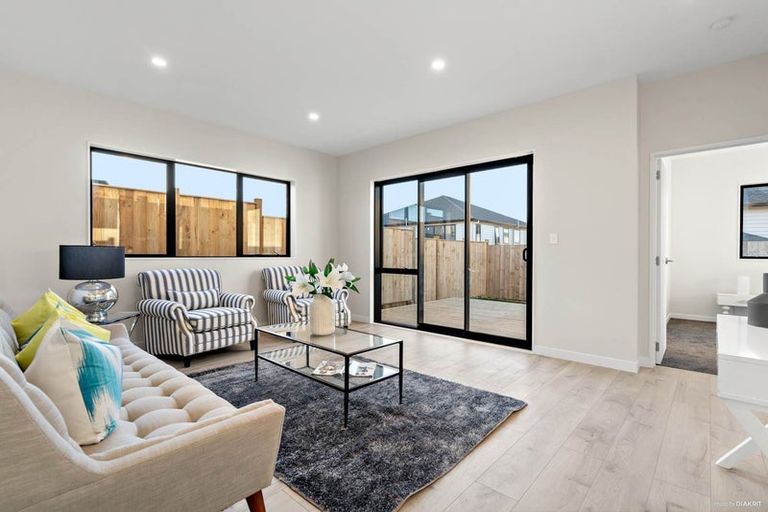 Photo of property in 4 Cloonlyon Drive, Flat Bush, Auckland, 2019