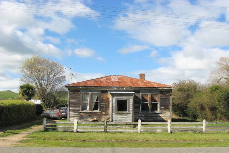 Photo of property in 16 Saint Clair Street, Takapau, 4203
