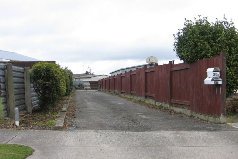 Photo of property in 26 Cumberland Place, Kelvin Grove, Palmerston North, 4414