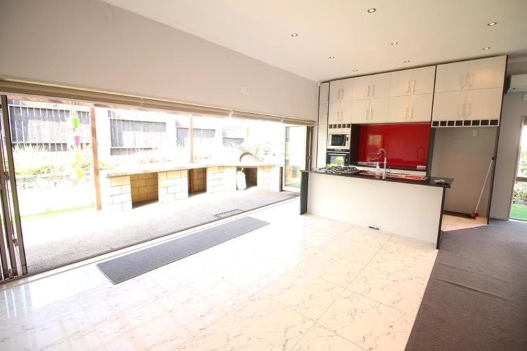 Photo of property in 27 Edgewood Way, Henderson, Auckland, 0612