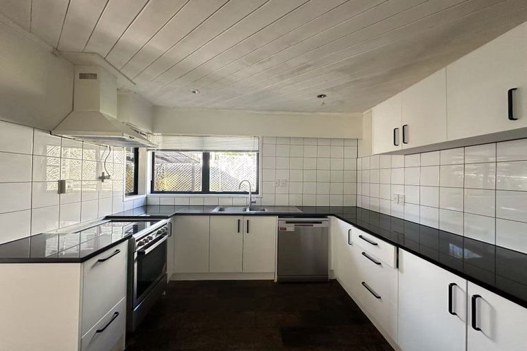 Photo of property in 3 Beulah Avenue, Rothesay Bay, Auckland, 0630