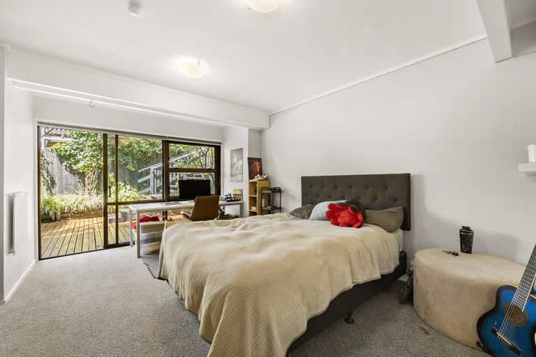 Photo of property in 3/1 Mulberry Place, Glenfield, Auckland, 0629